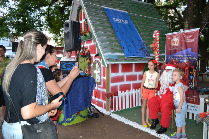 Vila do Papai Noel atrai público de todas as idades